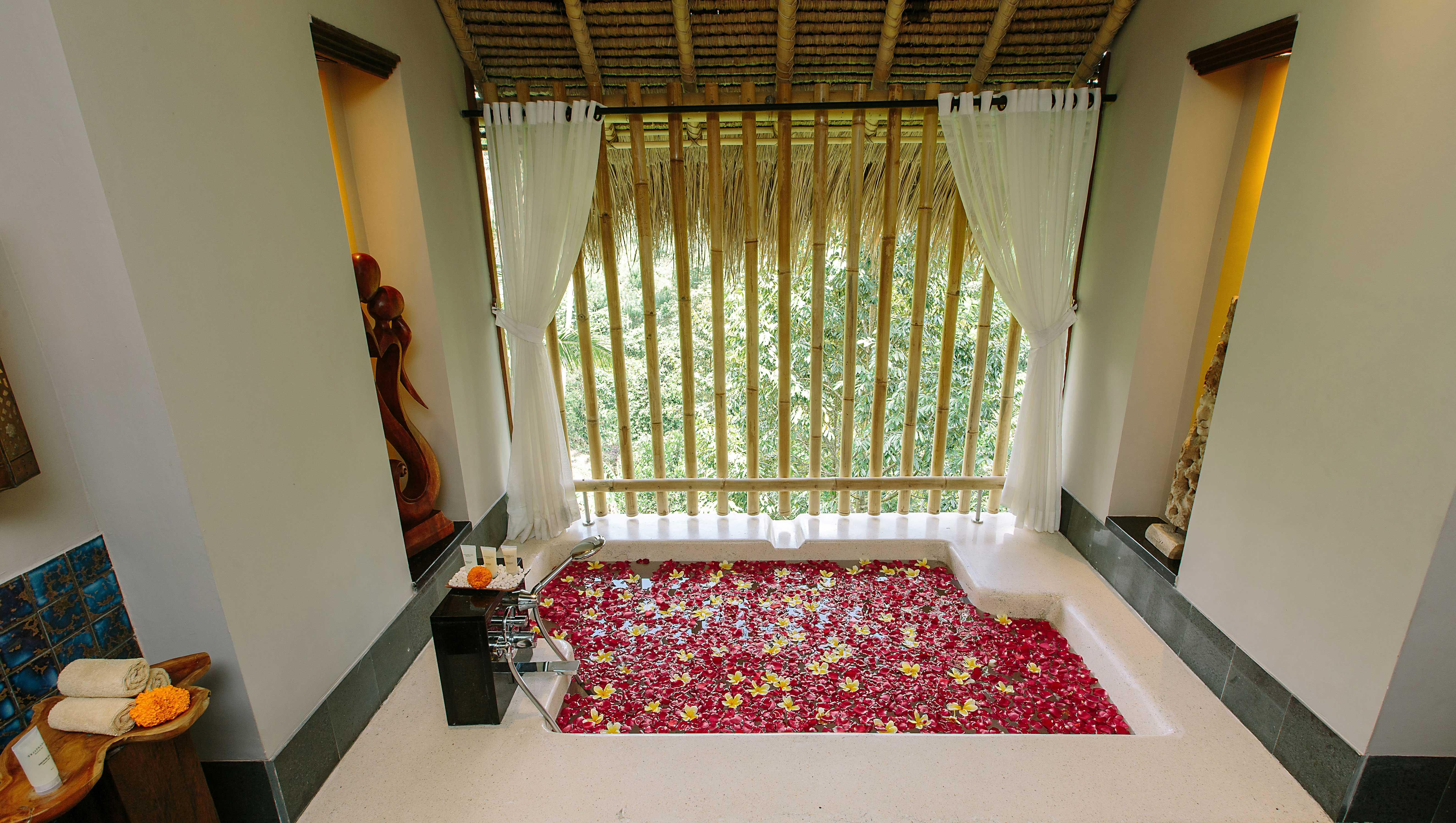 เตชาปรานา รีสอร์ต แอนด์ สปา Hotel อูบุด ภายนอก รูปภาพ A spa in Bali, Indonesia