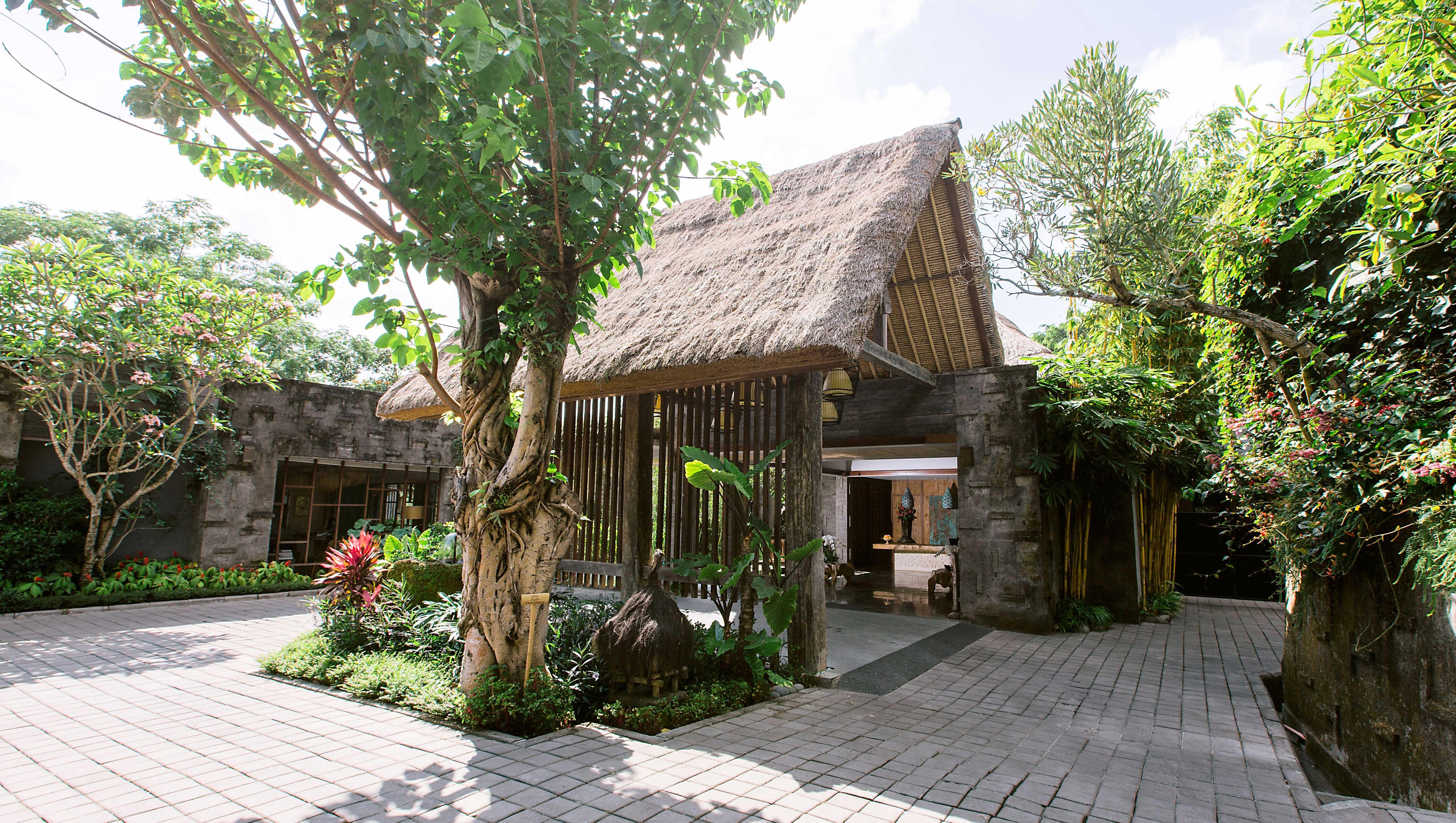 เตชาปรานา รีสอร์ต แอนด์ สปา Hotel อูบุด ภายนอก รูปภาพ The entrance of the museum