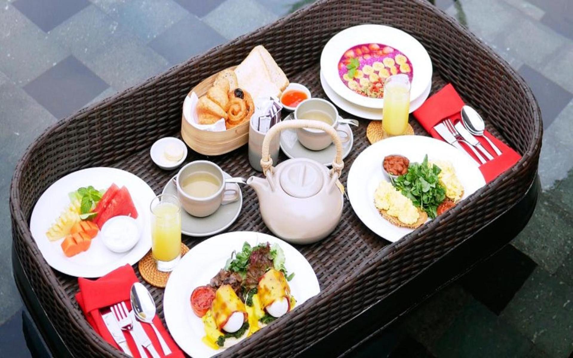 เตชาปรานา รีสอร์ต แอนด์ สปา Hotel อูบุด ภายนอก รูปภาพ A breakfast tray
