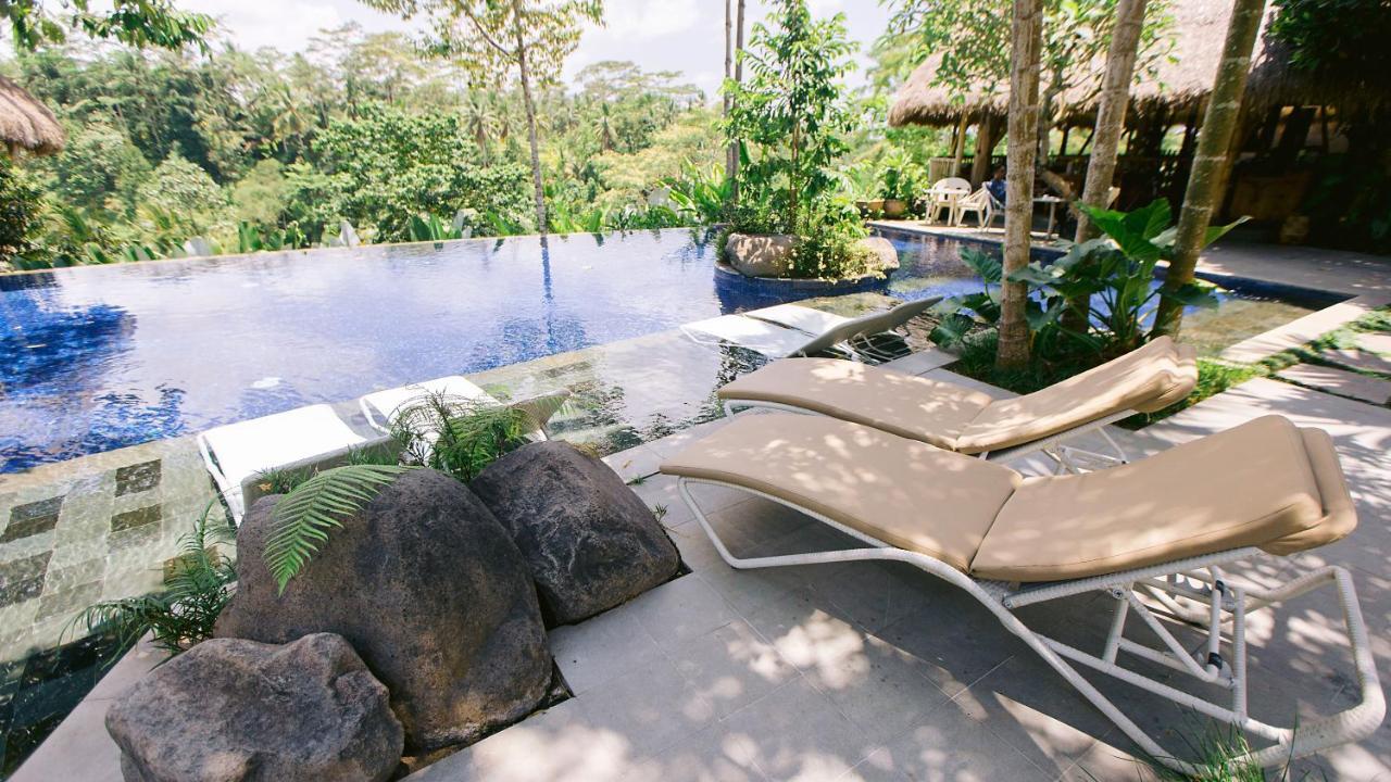 เตชาปรานา รีสอร์ต แอนด์ สปา Hotel อูบุด ภายนอก รูปภาพ The pool at the resort