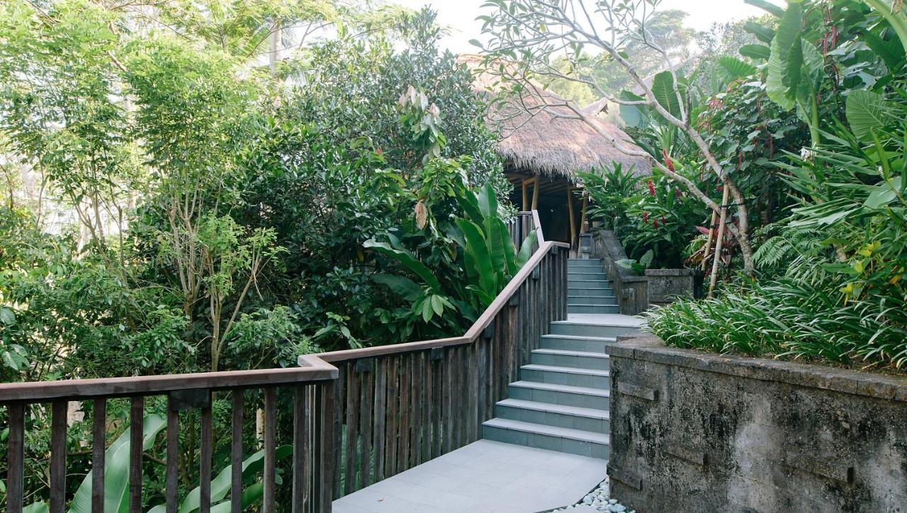เตชาปรานา รีสอร์ต แอนด์ สปา Hotel อูบุด ภายนอก รูปภาพ Entrance to the resort